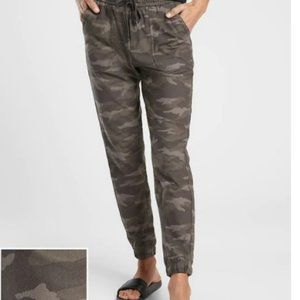 Athleta Fallon Jogger Camo Size 8